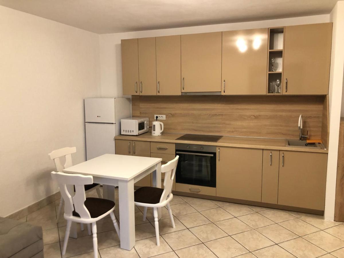 Apartmani Lime Petrovac エクステリア 写真