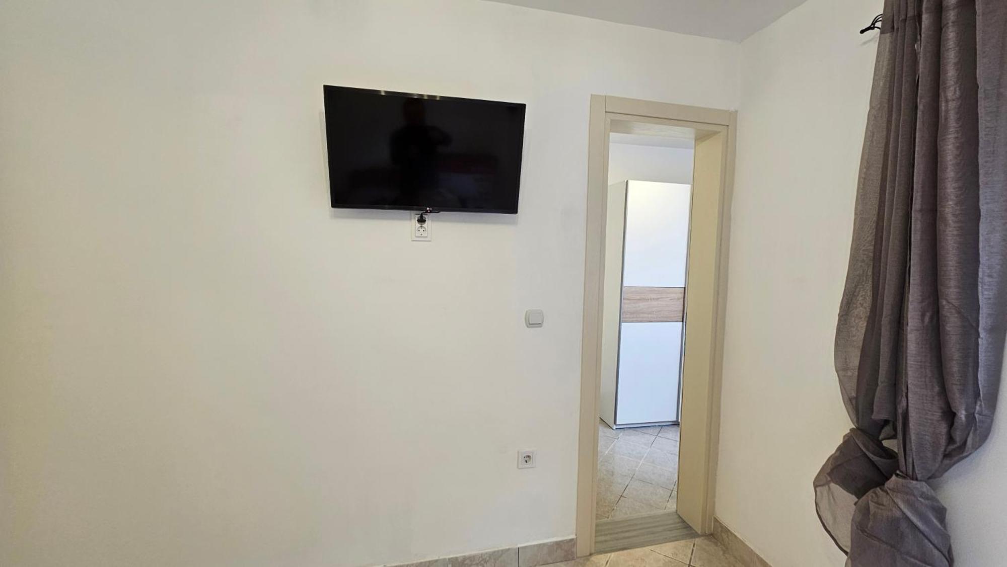 Apartmani Lime Petrovac エクステリア 写真