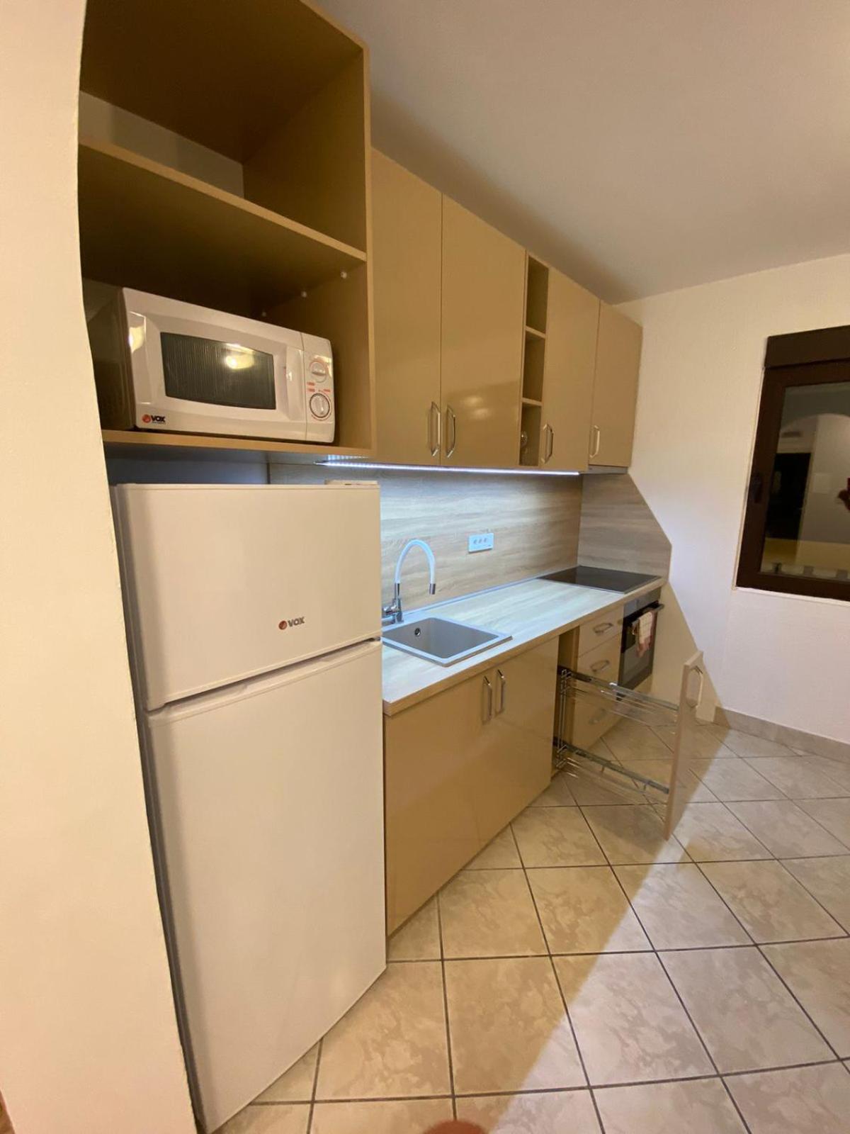 Apartmani Lime Petrovac エクステリア 写真