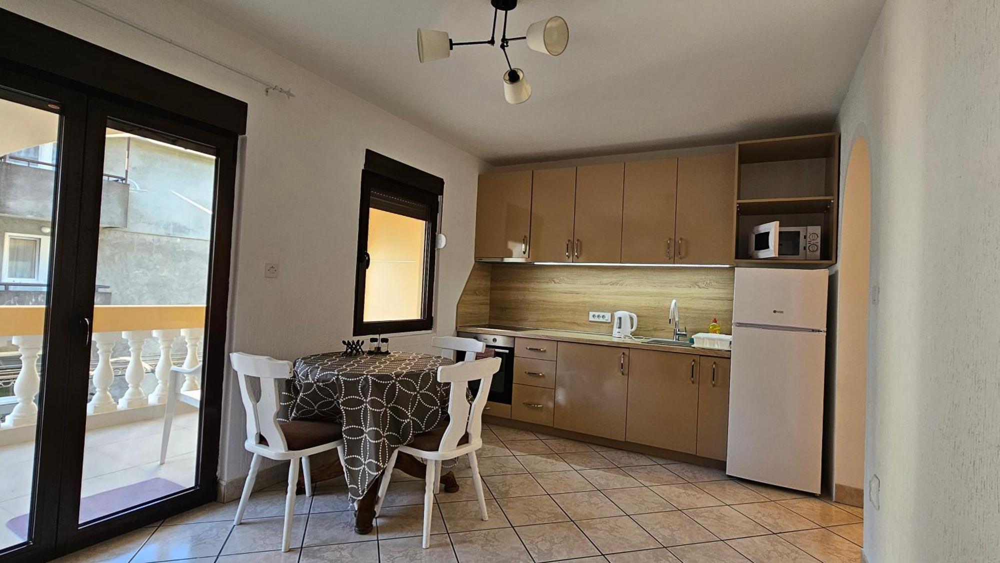 Apartmani Lime Petrovac エクステリア 写真