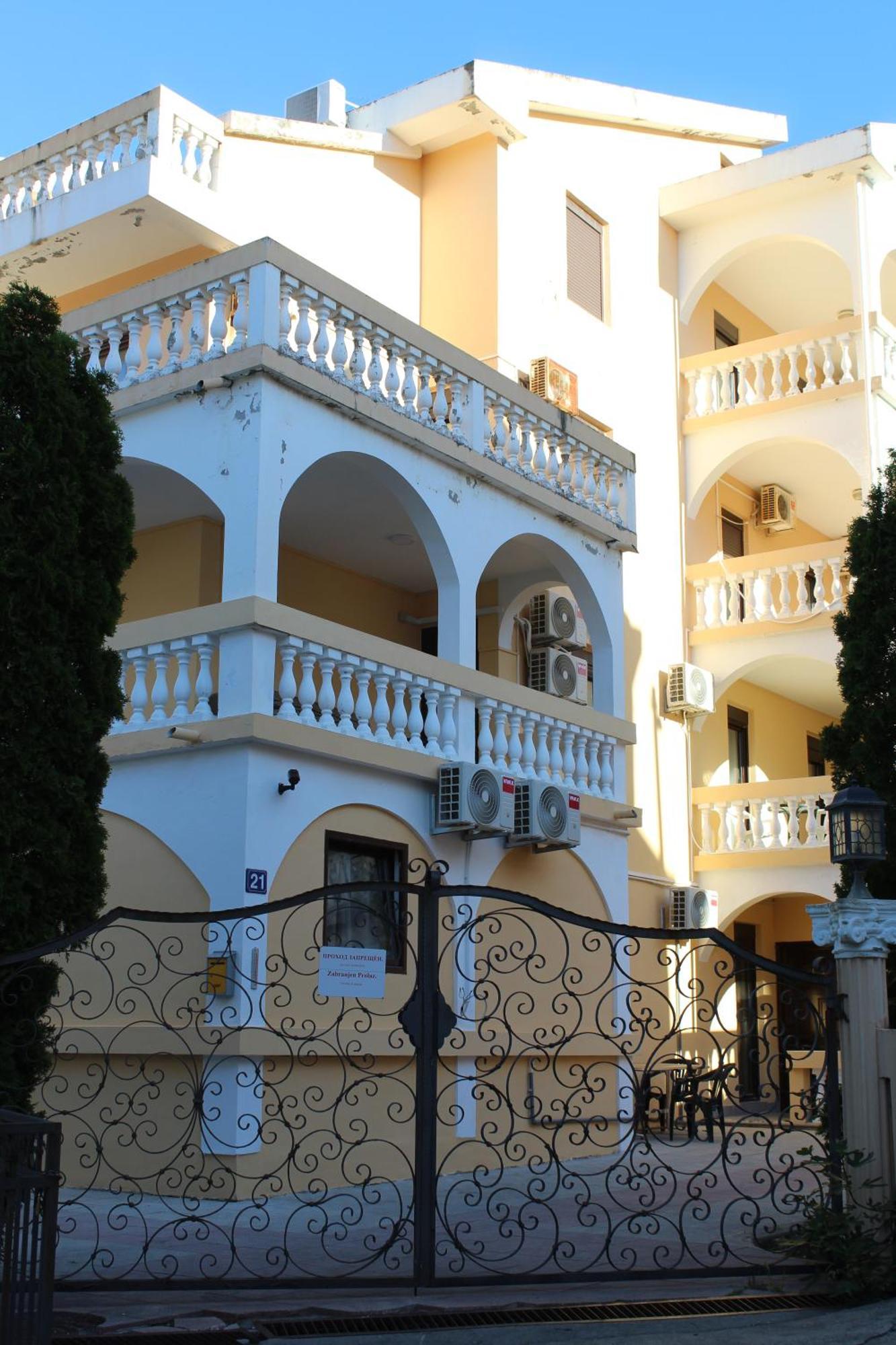 Apartmani Lime Petrovac エクステリア 写真