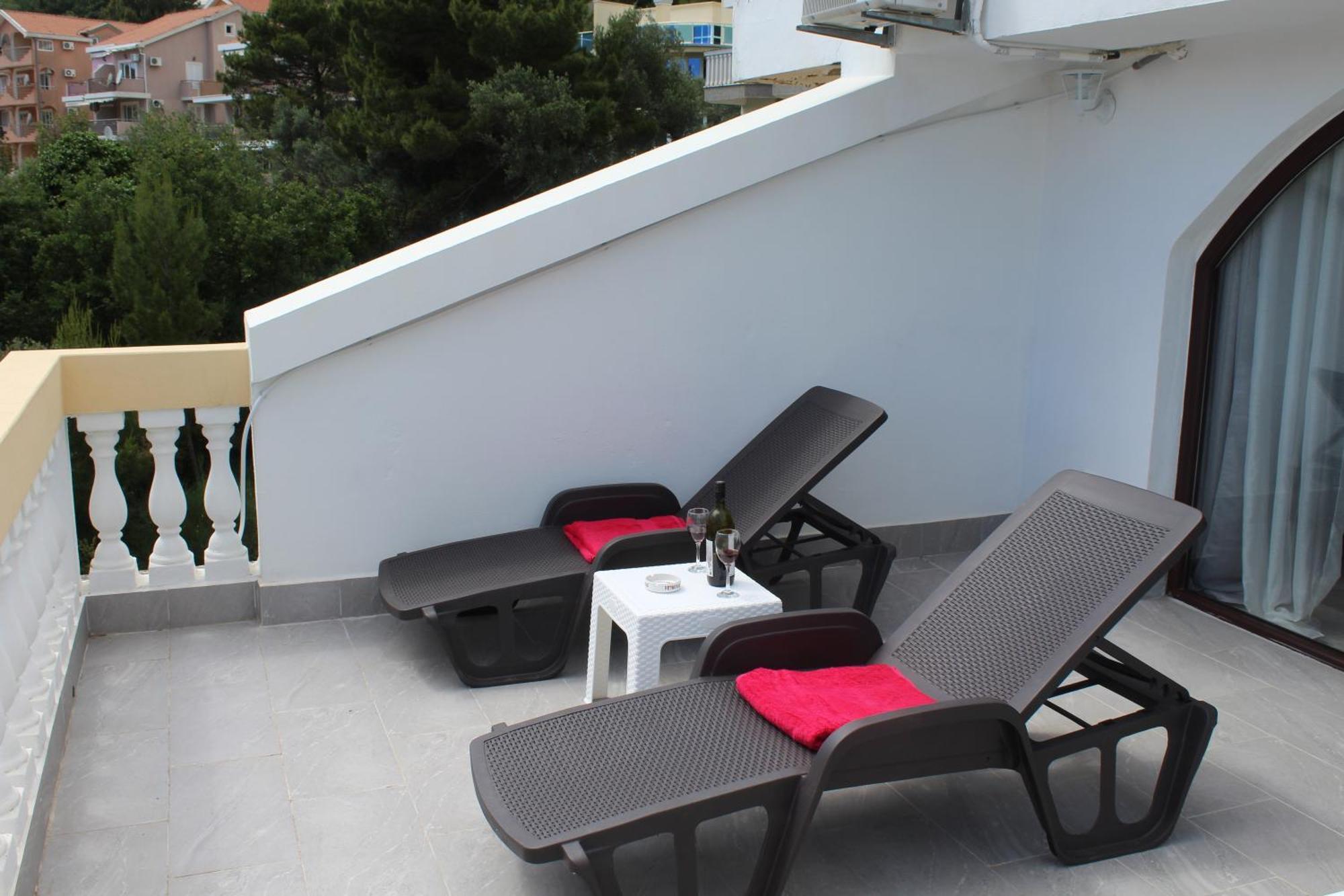 Apartmani Lime Petrovac エクステリア 写真