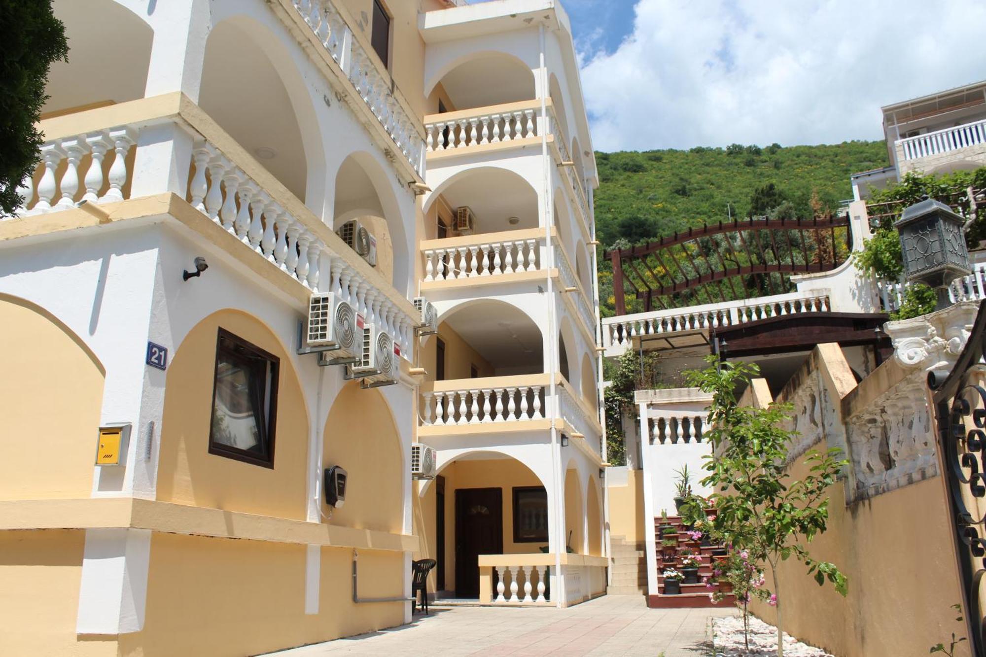 Apartmani Lime Petrovac エクステリア 写真