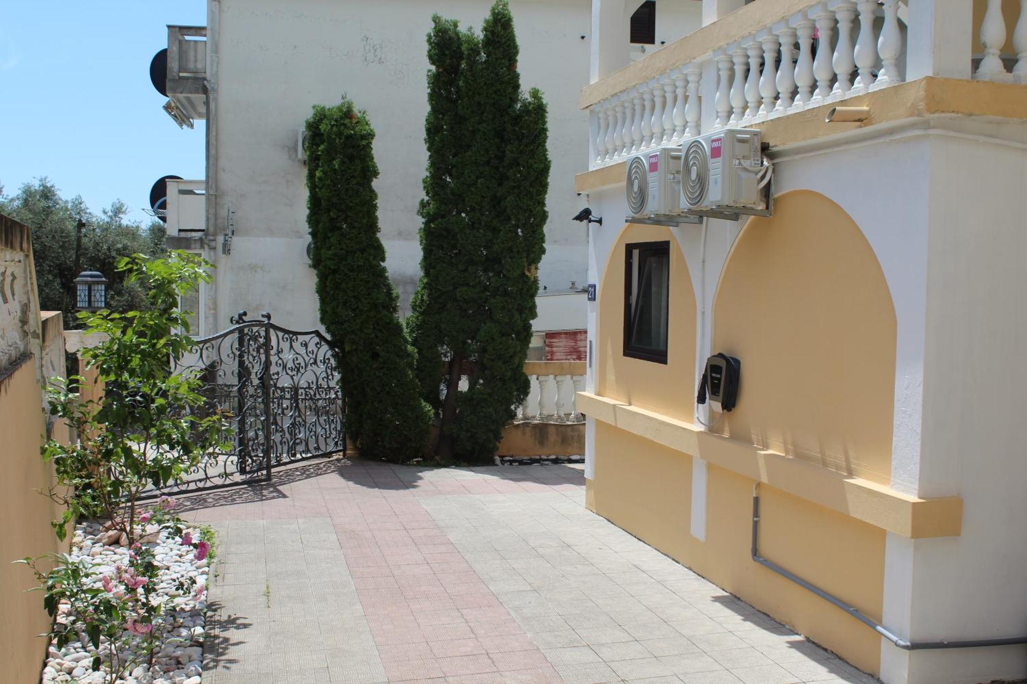Apartmani Lime Petrovac エクステリア 写真